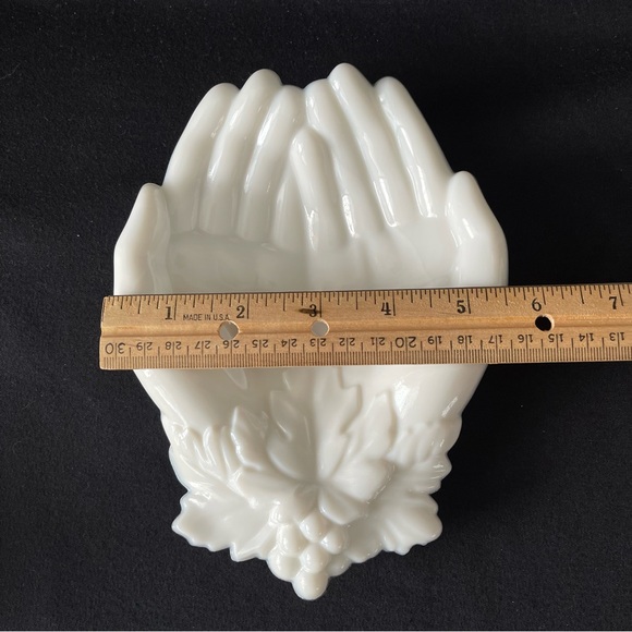 Opened Hands Trinket Dish - Westmoreland - Milk Glass - Picture 5 of 9